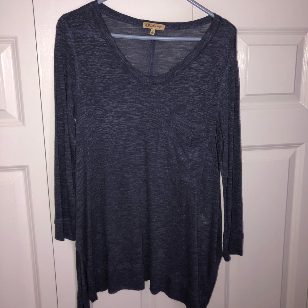Three quarter length blue shirt